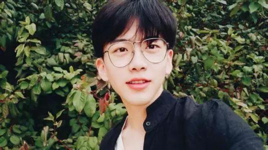 抖音网红陈佩奇吃瓜视频